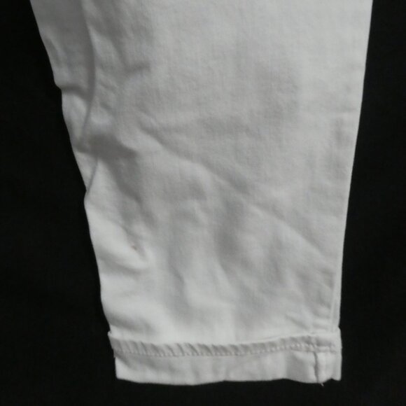 EARL JEANS | size 6 | Chic White Rolled Cuff Capris - Picture 16 of 16